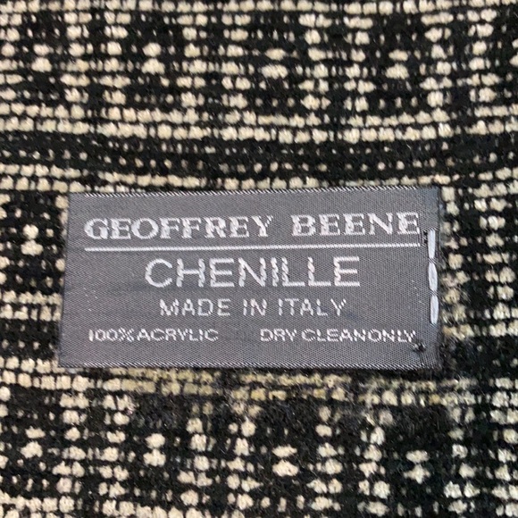 Geoffrey Beene Chenille Dress Scarf/Short Shawl - Picture 4 of 4